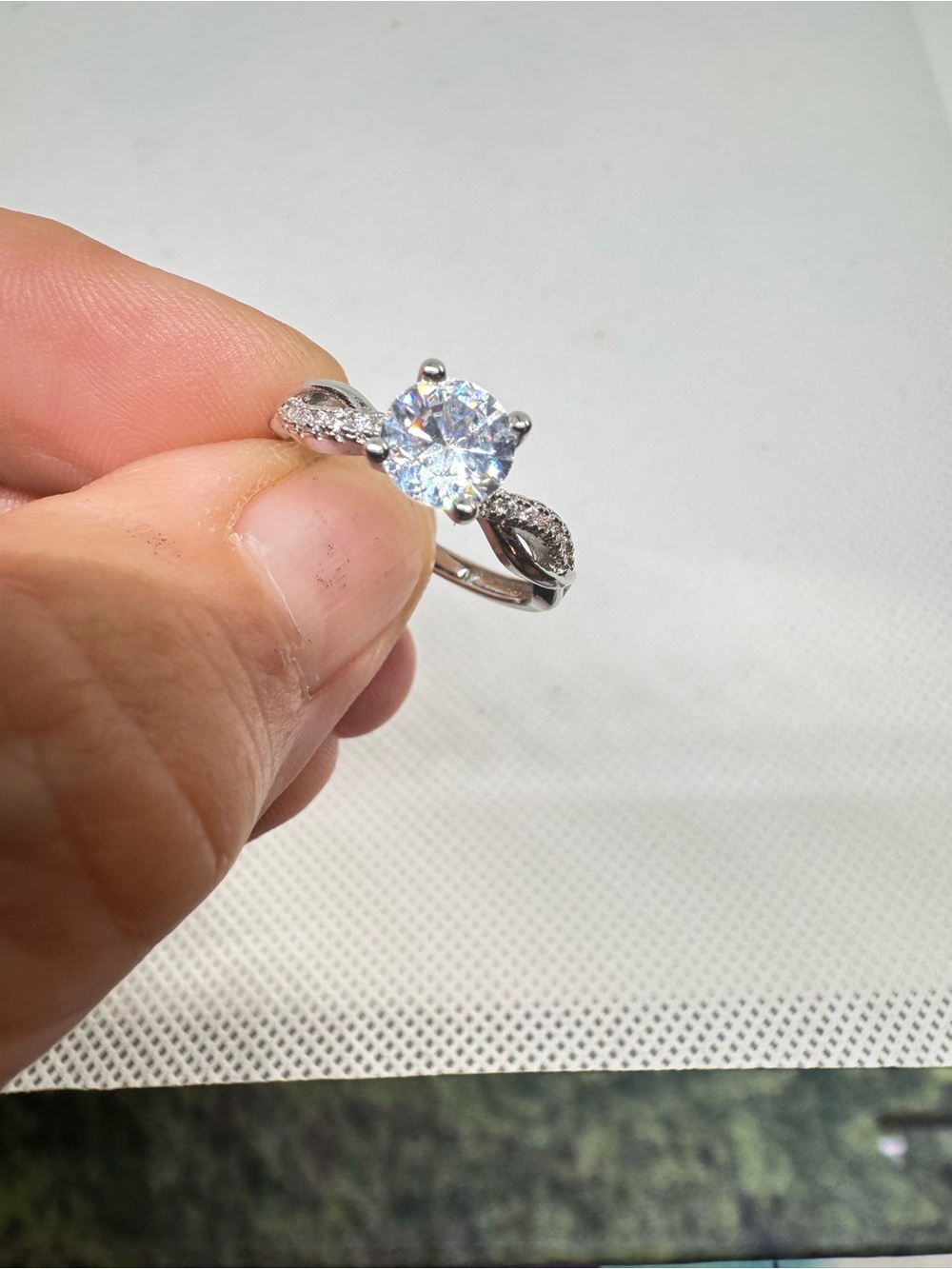 Large Round CZ Solitaire Silver Tone Ring Pavé Twist Band Size 7.5
